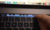 MacBook Pro'nun Touch Bar'ını piyano yaptı