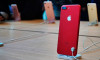 Kırmızı iPhone 7 ve iPhone 7 Plus satışa sunuldu