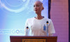 Robot Sophia BM Konferansı'nda konuştu