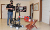 Hastalarla teması azaltan ilaç teslimat robotu