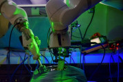 İlk kez bir robot, insansız ameliyat gerçekleştirdi