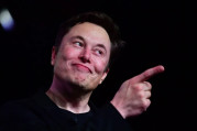Elon Musk zihnini buluta yüklediğini söyledi