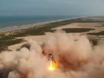 SpaceX'in yeni roketi Starhopper, 150 metre yüksekliğe çıktı 
