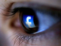 Facebook sizi gözetliyor mu?