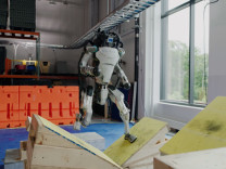 Hızla gelişiyorlar: Boston Dynamics'ten parkur videosu