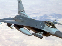 F-16 uçuran yapay zeka, pilotlu uçakla it dalaşına girdi