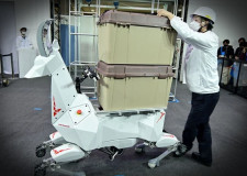 100 kilo taşıyabiliyor: Motosiklet devinden keçi robot!