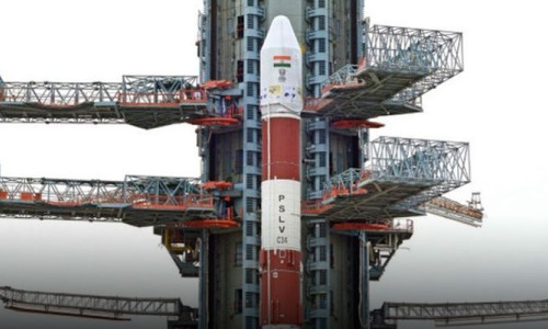Hindistan, 20 uydulu roketi uzaya fırlattı