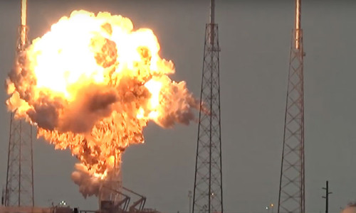 SpaceX'in motoru test sırasında patladı!
