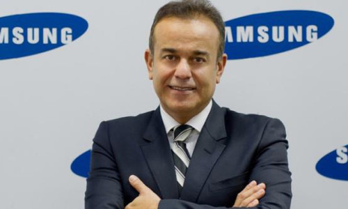 Samsung'un Türk yöneticisi twitter'ını kapattı