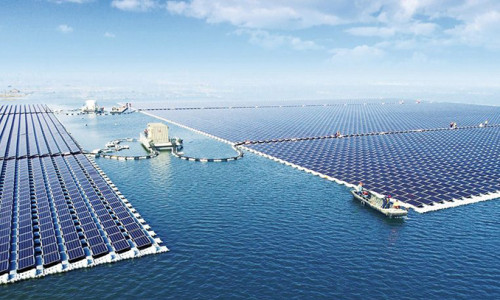 Dünyanın en büyük yüzer güneş santrali hizmete girdi