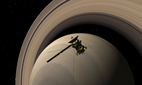 Cassini bugün Satürn'deki görevine veda etti