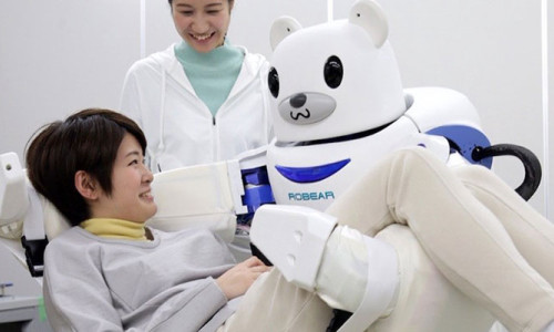 Japonya'da bir hastanede geceleri robotlar çalışacak!