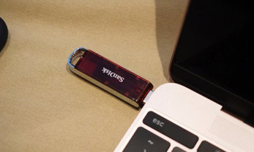 Dünyanın en küçük 1 TB USB sürücüsü!