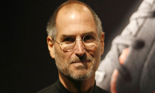 Steve Jobs ilk atari teknisyeni olarak göreve başladı.
