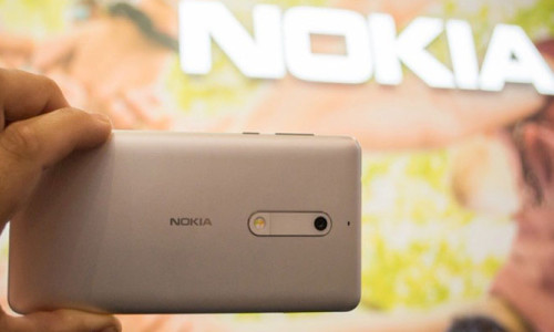 Patlayan Nokia telefon genç kızı öldürdü