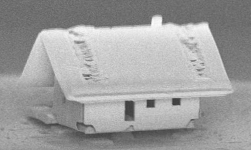 Dünyanın en küçük evini nanorobotlarla yaptılar