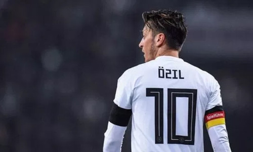 Mesut Özil'e sosyal medyadan büyük destek