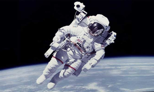 NASA, ölen astronotu uzay çöpü yapabilir