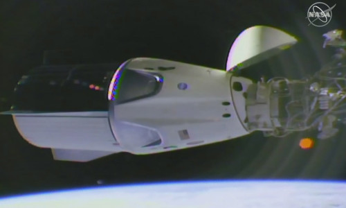 SpaceX'in personel taşıyıcı kapsülü UUİ'ye ulaştı
