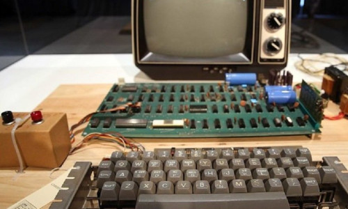 Apple'ın ilk bilgisayarının kullanma kılavuzu satışta