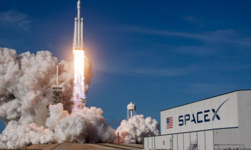 SpaceX, 6 tonluk iletişim uydusunu başarıyla fırlattı