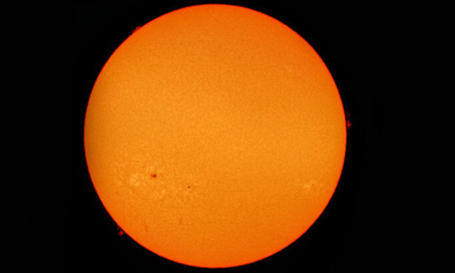 Güneş'te Dünya'dan büyük leke görüntülendi