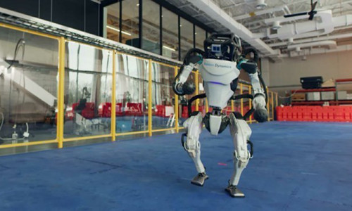 Boston Dynamics'in robot köpeği dans etti