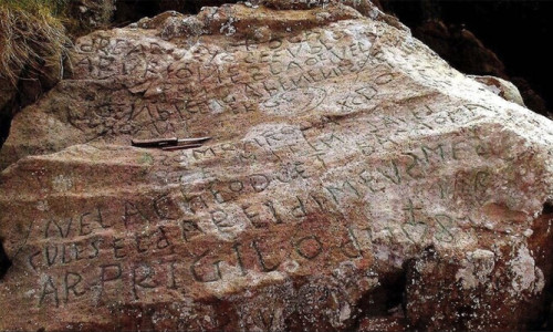 Fransa’daki gizemli kaya yazıtı deşifre edildi