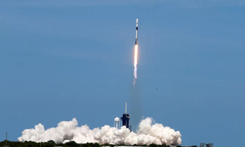 SpaceX uzaya tek seferde 143 uydu gönderdi