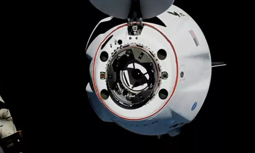 SpaceX'in mekiği Uzay İstasyonu'na kenetlendi