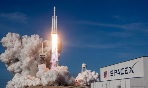 SpaceX'in 60 Starlink uydusu 'Yıldız Savaşları Günü'nde uzay yolunda