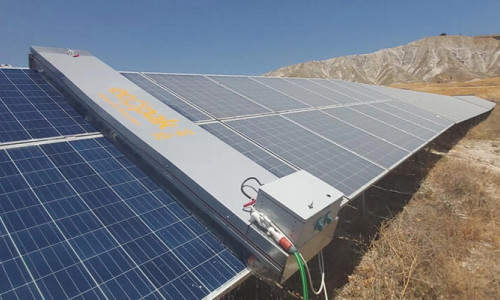 Panel temizleyen robotlar güneş santrallerinin verimliliğini artırıyor