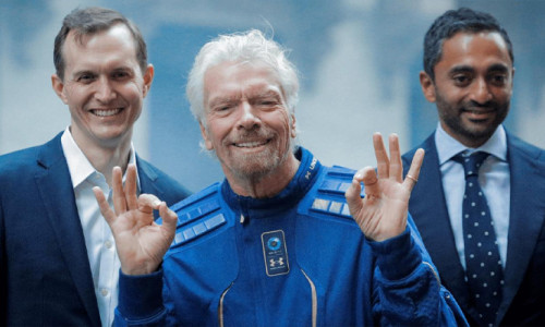 Milyarder Branson, uzay yolculuğu ile tarihe geçti