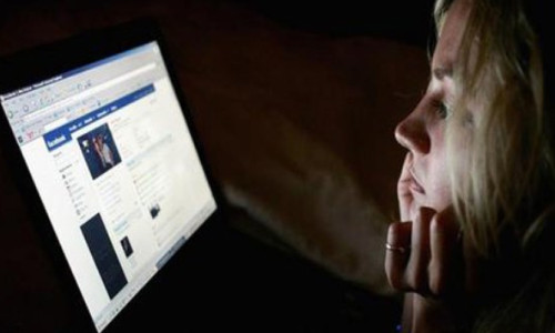 Facebook’ta zaman geçirmek depresyon sebebi