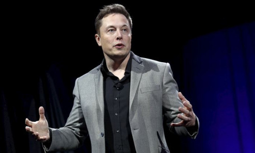 Elon Musk dara düştü, para arıyor