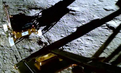 Hindistan'ın uzay keşif aracı Ay'da element tespit etti