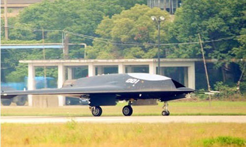 Çin ilk insansız savaş uçağını denedi