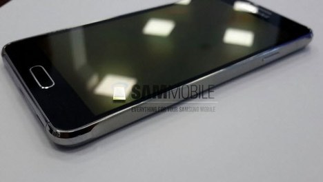Samsung'un metal kasa Galaxy Alpha'sı görüntülendi