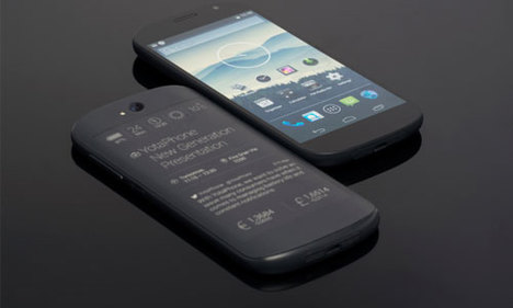Çift ekranlı YotaPhone 2 tanıtım tarihi belli oldu