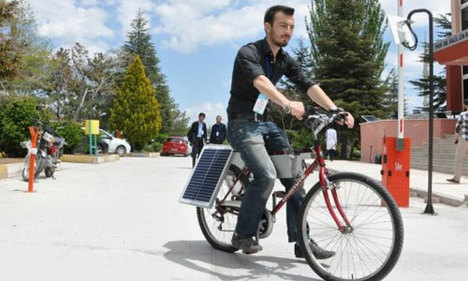 Türk öğrenci güneş enerjili bisiklet yaptı