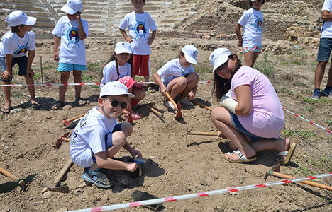 Küçük arkeologlar iş başında 