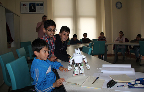 Zeytinburnu’nda robot yapım atölyesi açıldı